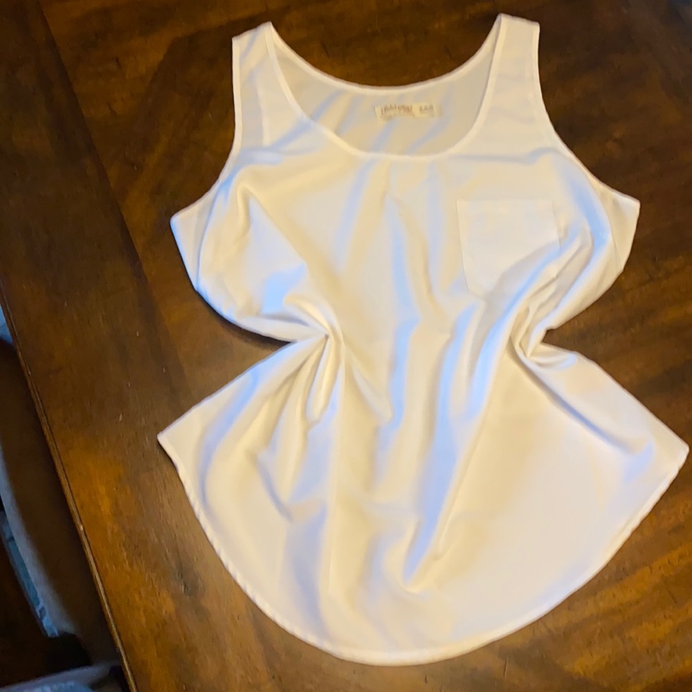 Faded Glory white silky tank top w/pocket